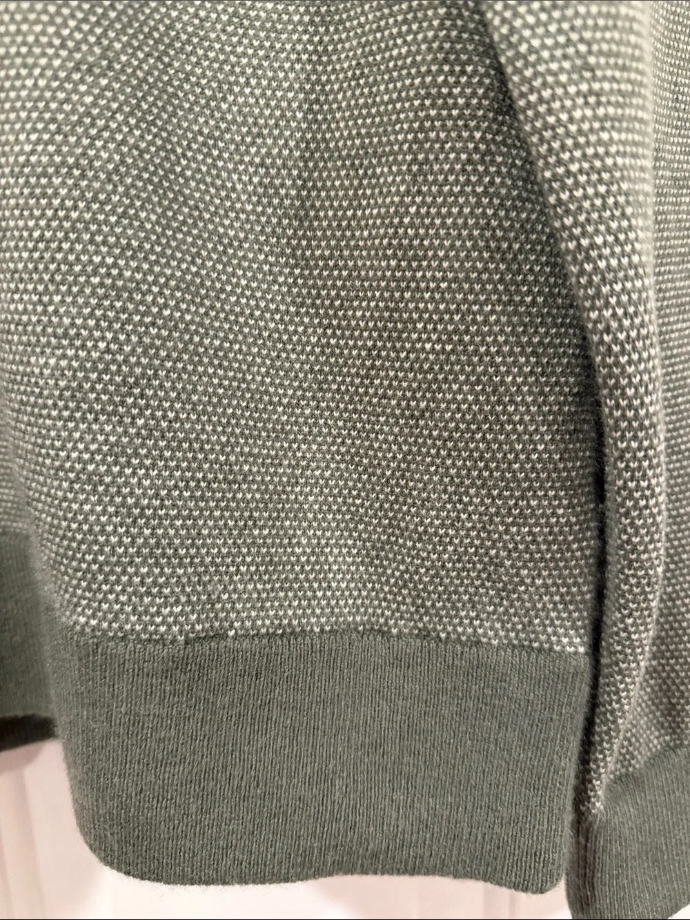 Vince cashmere wool blend Crewneck Sweater in‎ Olive with Dark Trim large